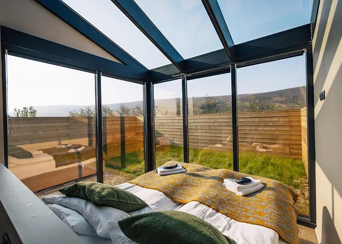 Glass Roof Lodge With Private Hot Tub